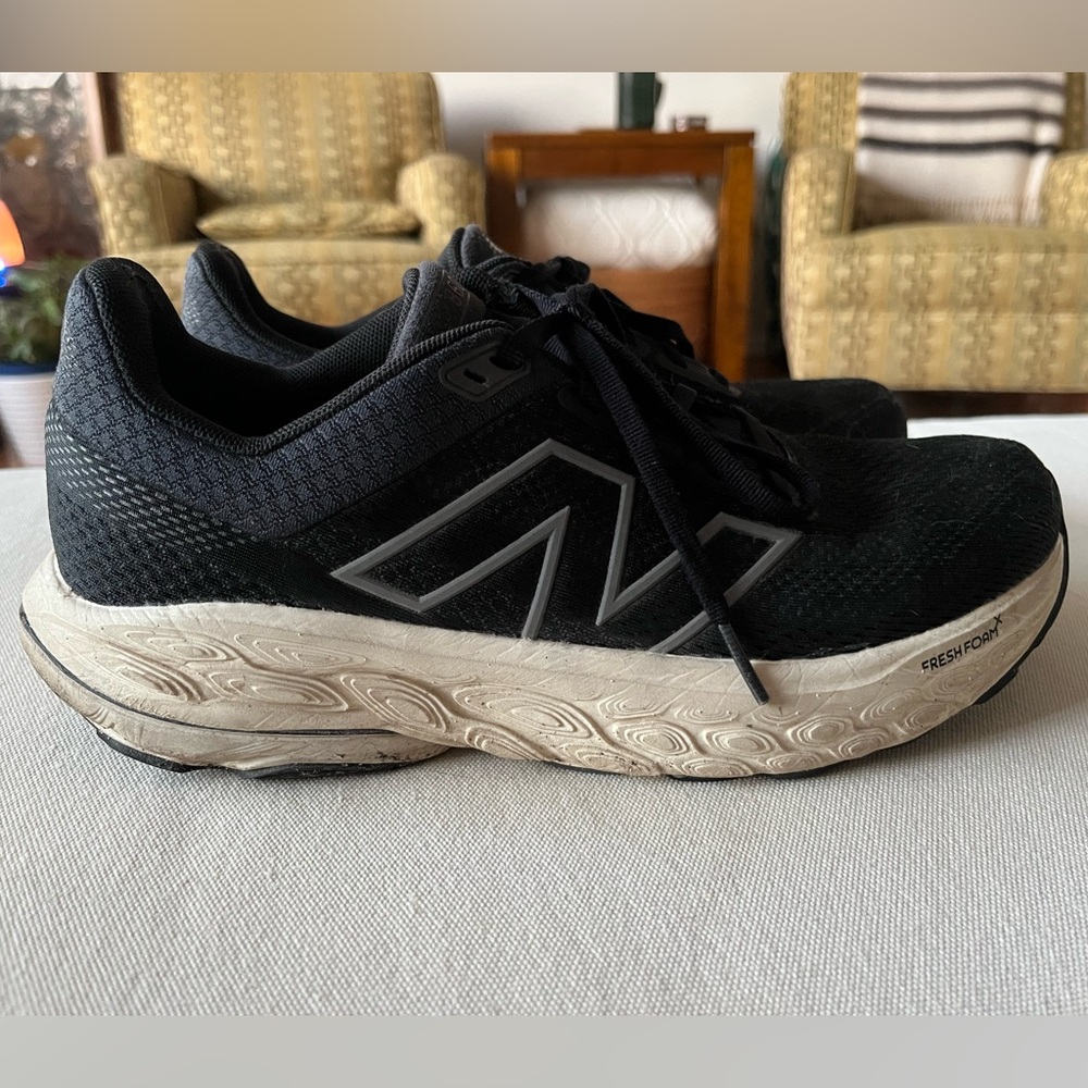 New Balance 860 Shoes